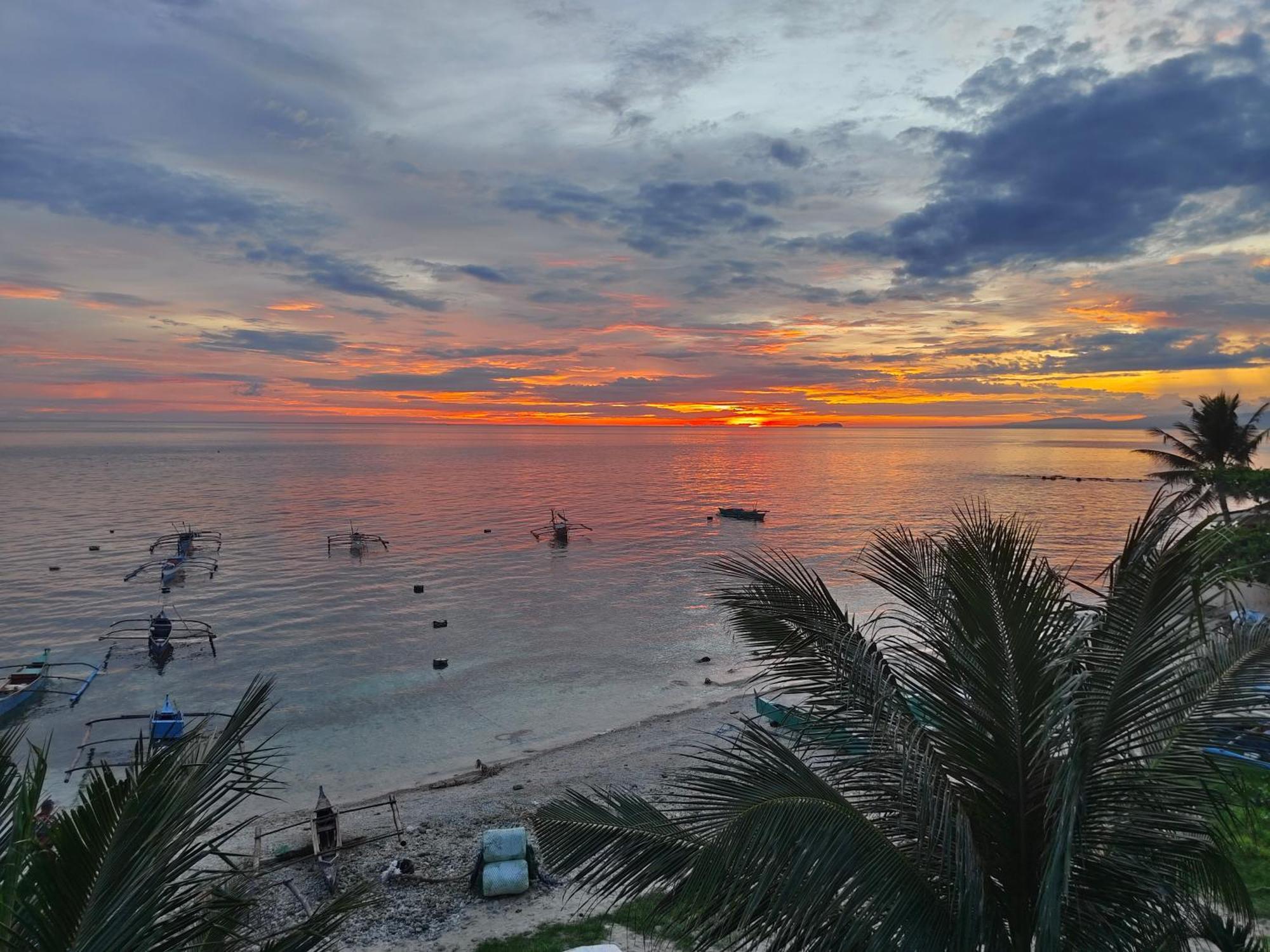 Kobe'S Beachfront Haven Siquijor Chambre photo
